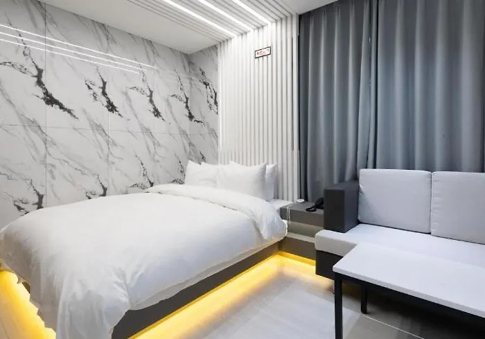 Hotel Reina *