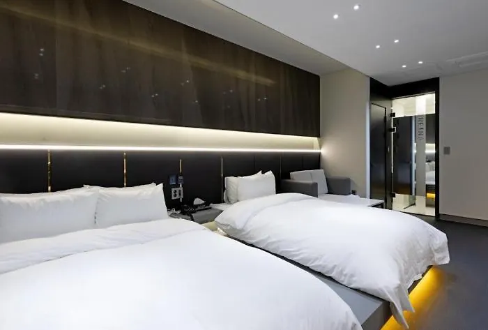 Reina Hotel