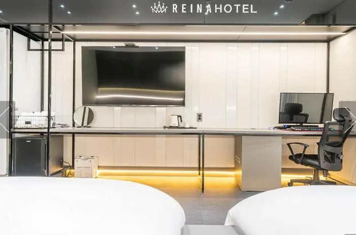 Reina Hotel