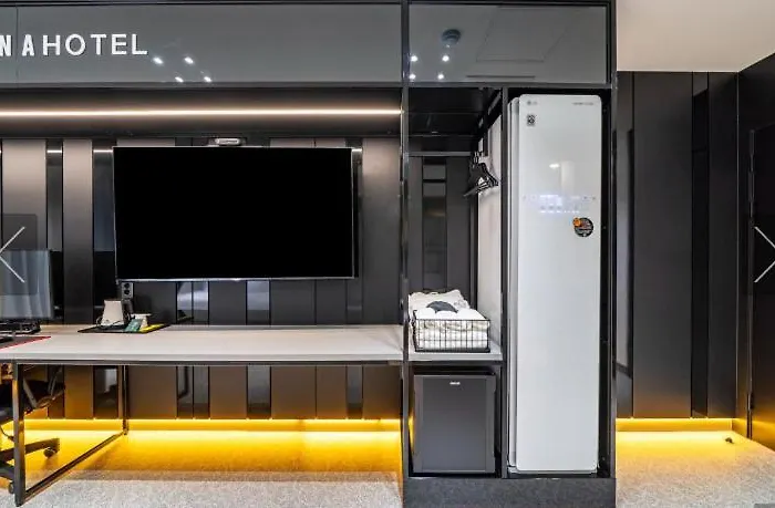 Reina Hotel
