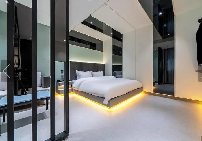 Hotel Reina *