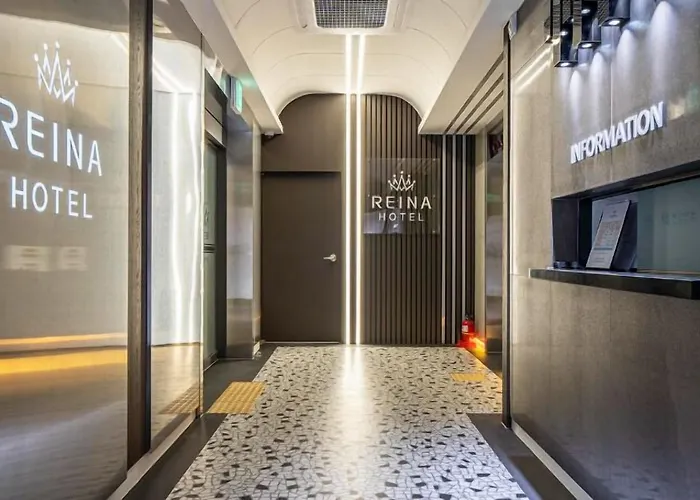 Reina Hotel *