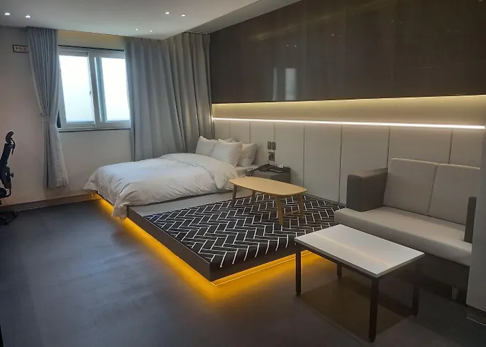 Reina Hotel