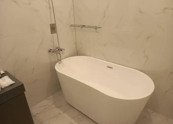 Reina Hotel