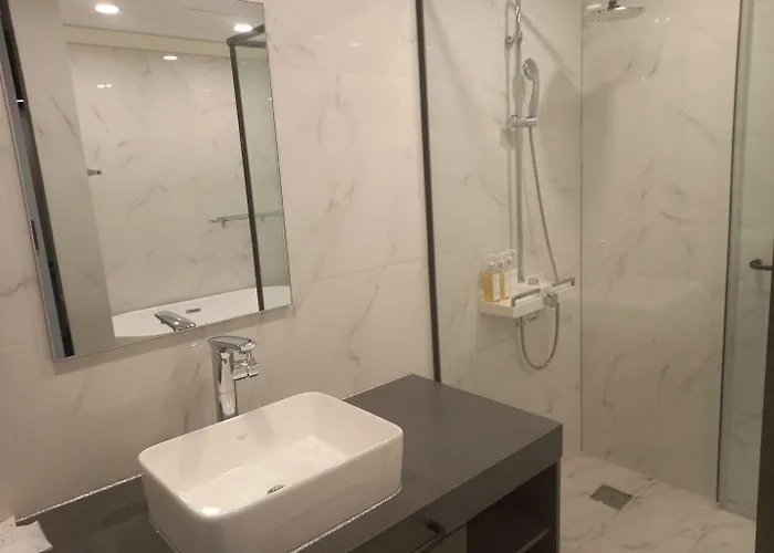 Hotel Reina *